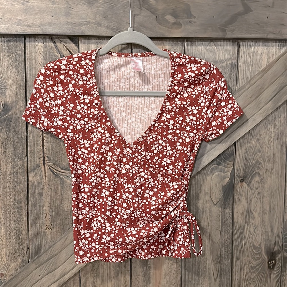Floral Wrap Short Sleeve Tee‎